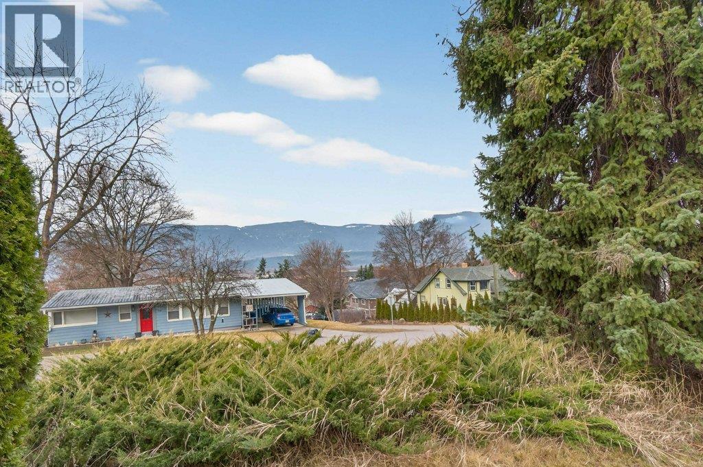 520 6 Street SE, Salmon Arm