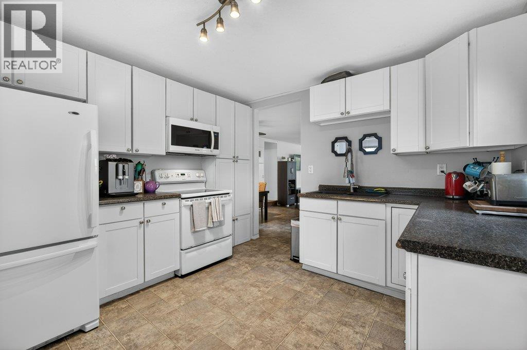 520 6 Street SE, Salmon Arm