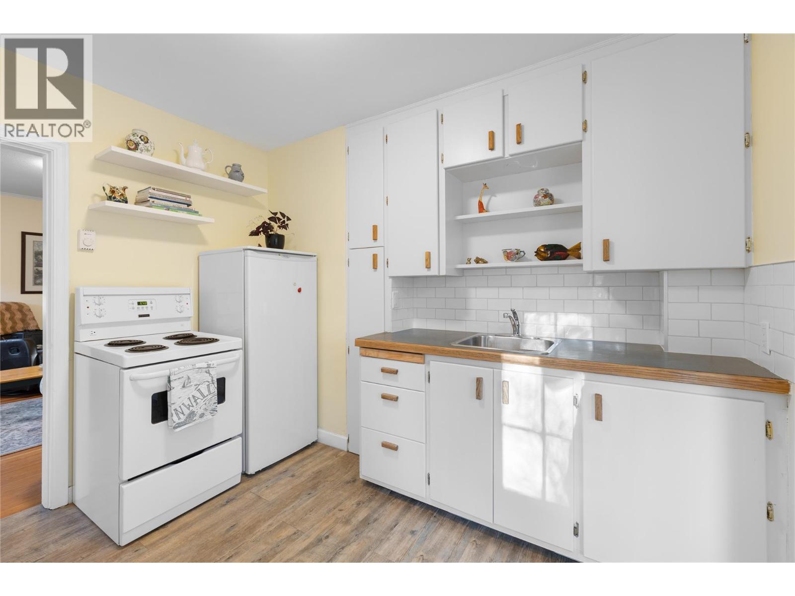 321 GOLF VIEW Street, Riondel