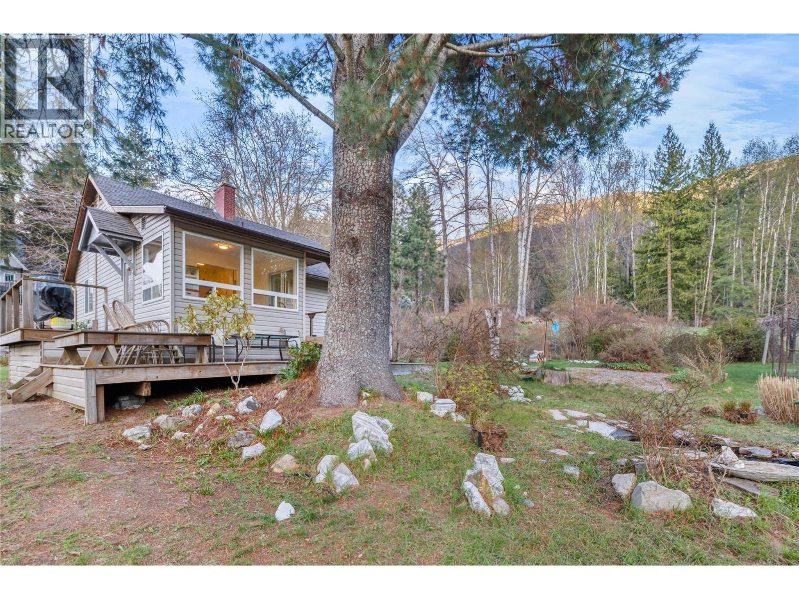 321 GOLF VIEW Street, Riondel