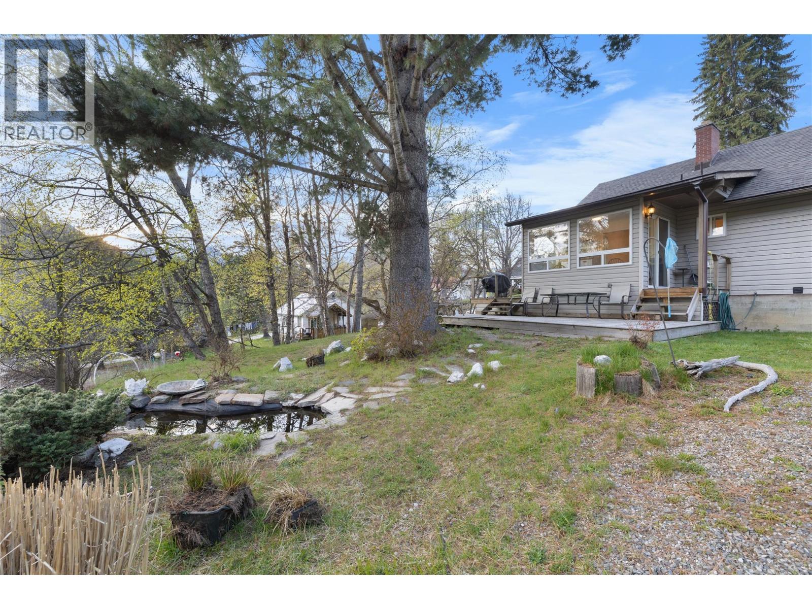 321 GOLF VIEW Street, Riondel