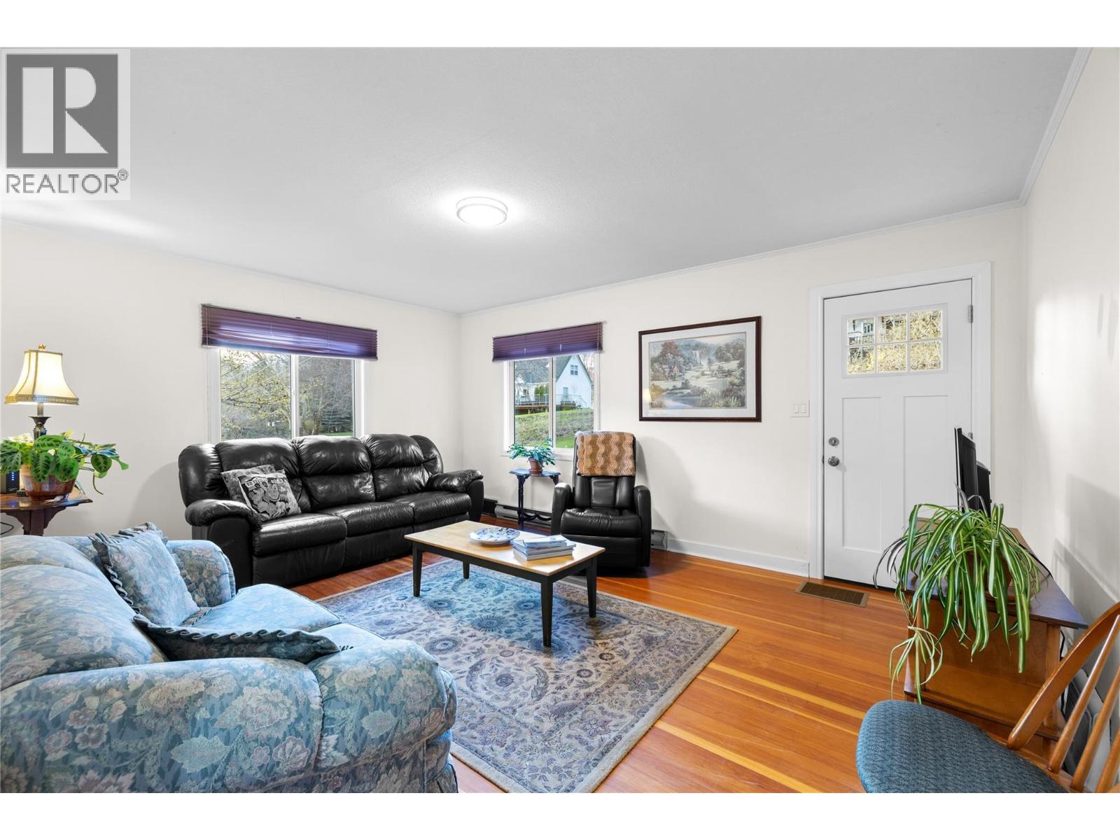 321 GOLF VIEW Street, Riondel