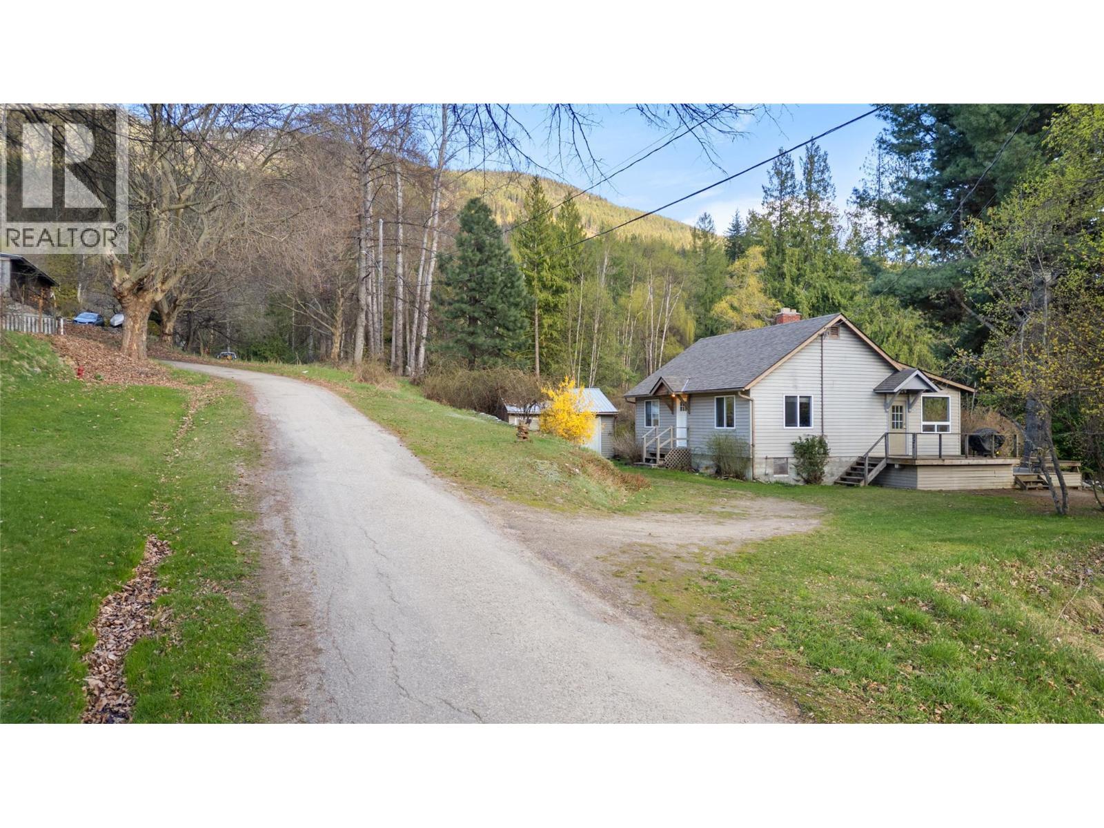 321 GOLF VIEW Street, Riondel