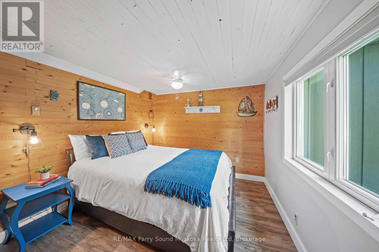 16 GOLDEN HORSESHOE LANE - 12