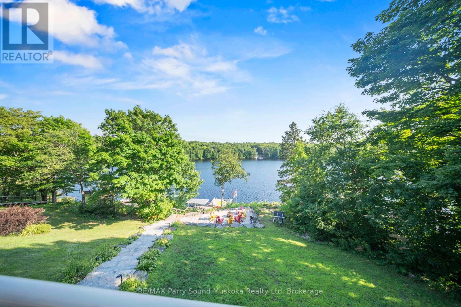 16 GOLDEN HORSESHOE LANE - 41