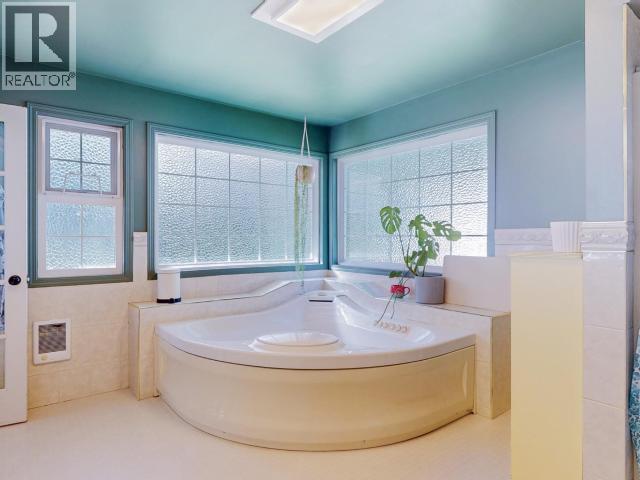 2521 ZILINSKY ROAD, Powell River