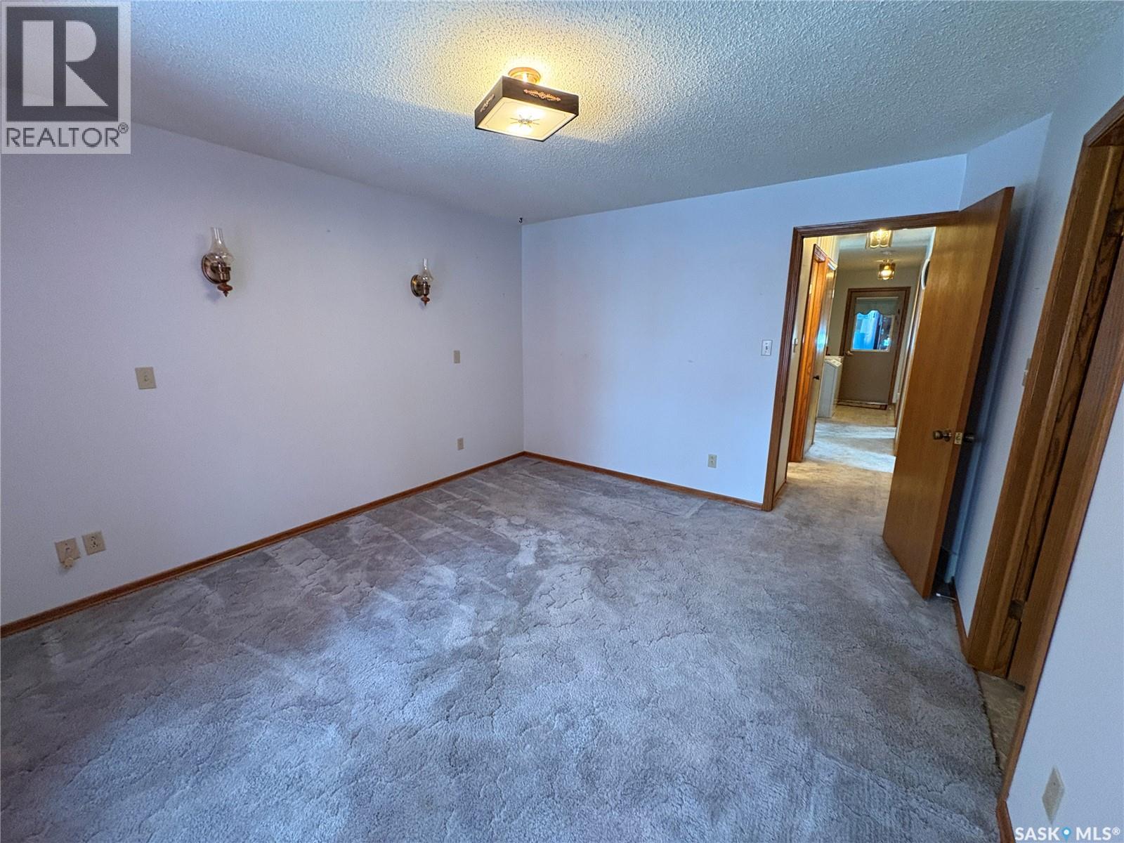505 March AVENUE E — photo 14