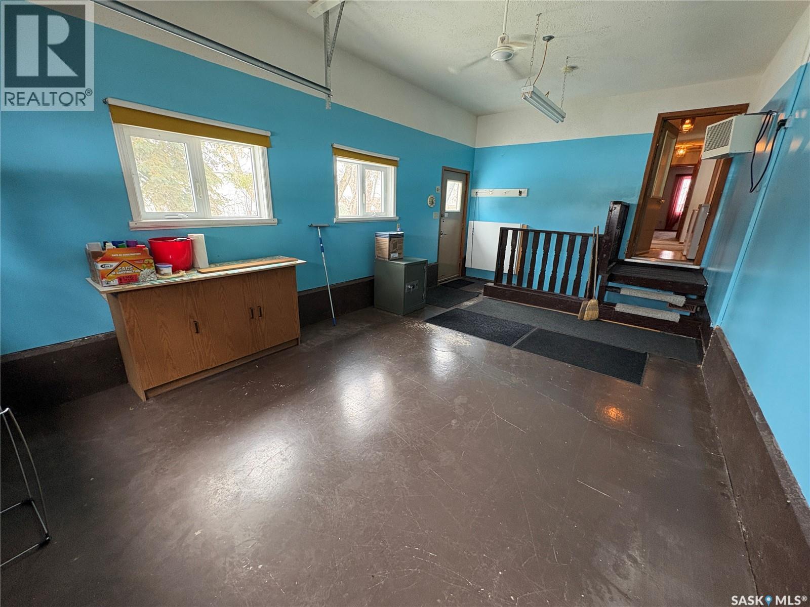 505 March AVENUE E — photo 18
