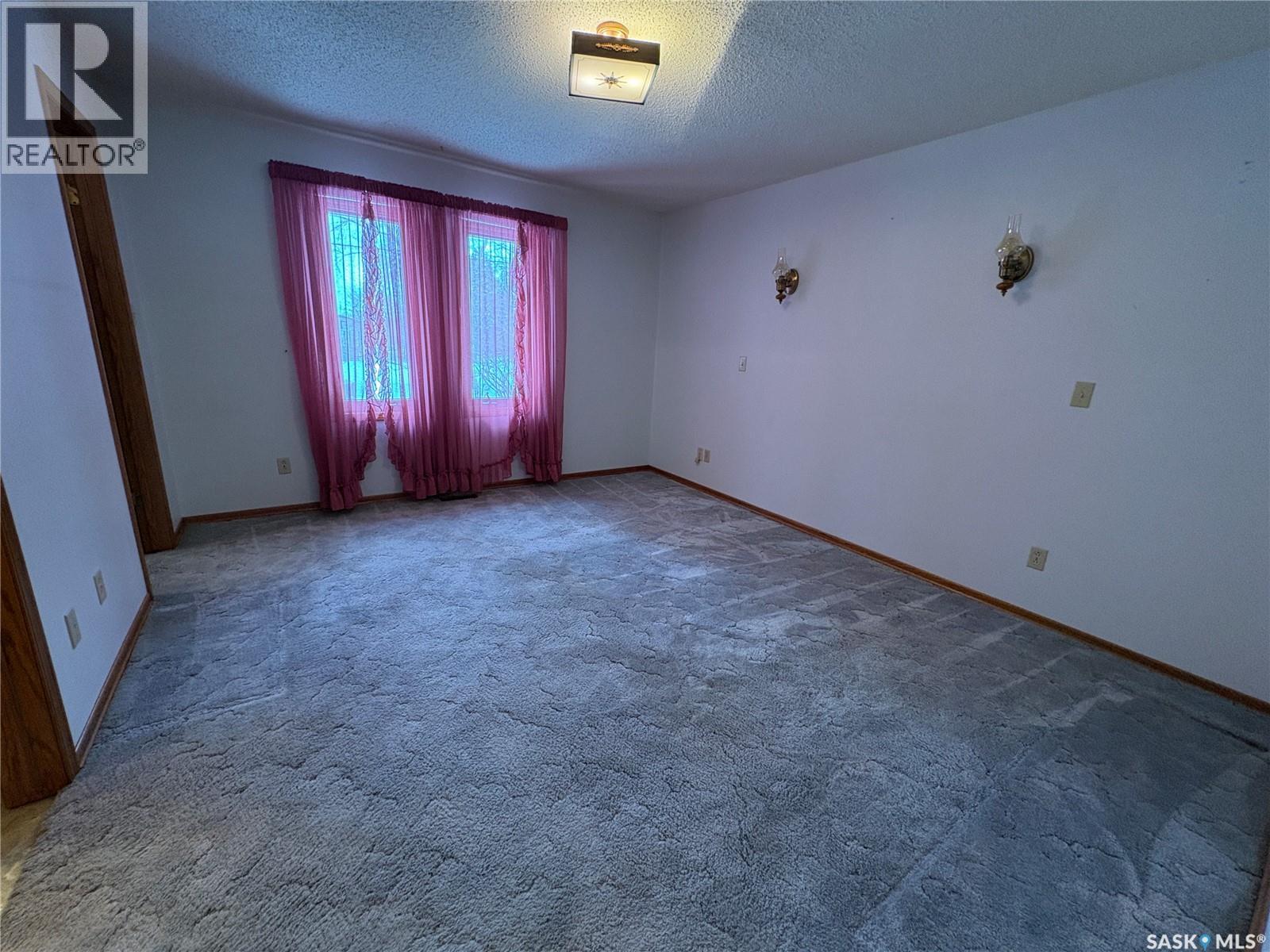 505 March AVENUE E — photo 9
