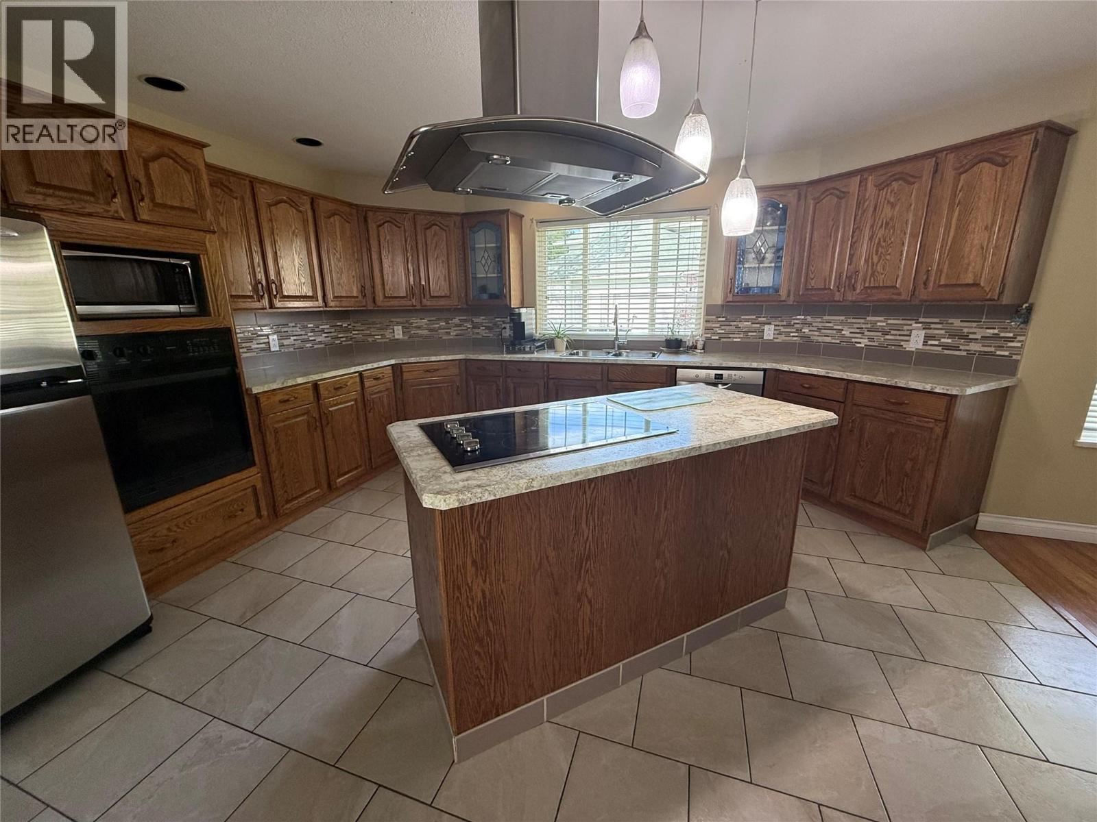 7760 Columbia Drive - 10