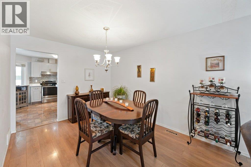 115 REDWING Place Unit# 12, Oliver