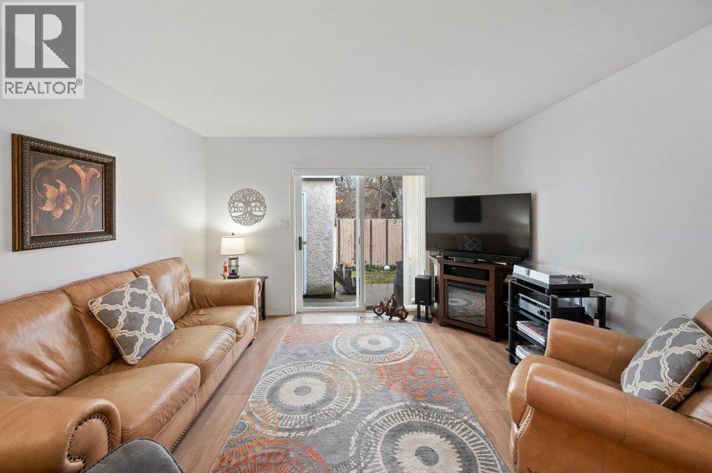 115 REDWING Place Unit# 12, Oliver