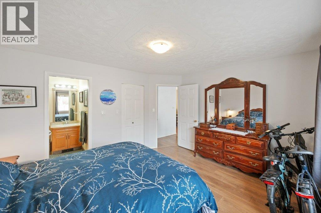 115 REDWING Place Unit# 12, Oliver