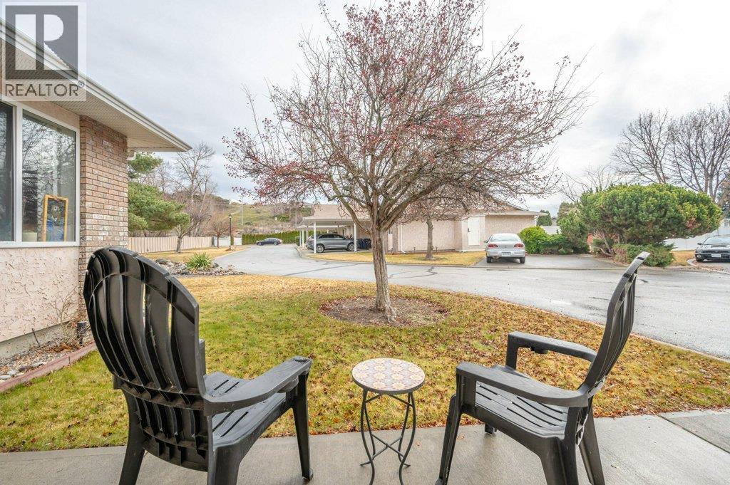 115 REDWING Place Unit# 12, Oliver