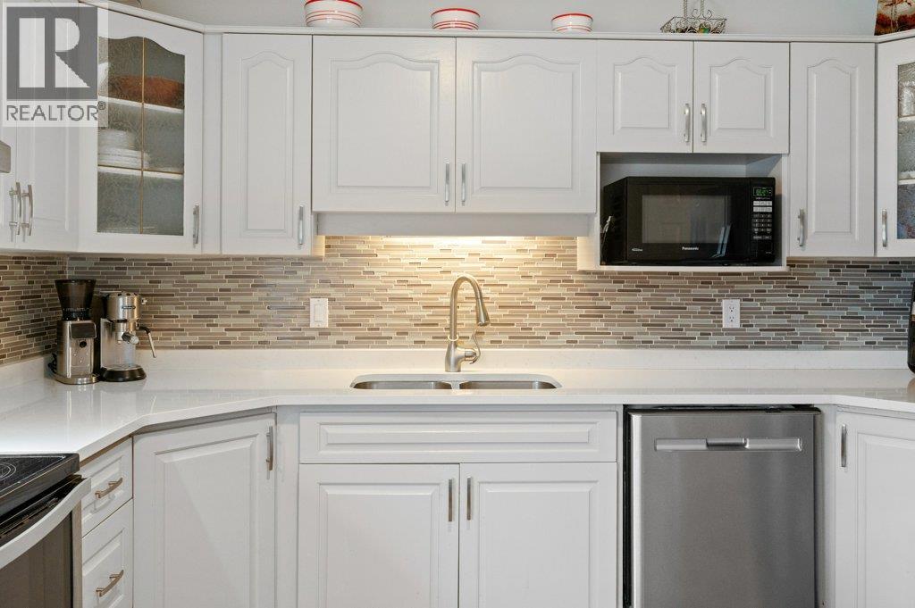 115 REDWING Place Unit# 12, Oliver