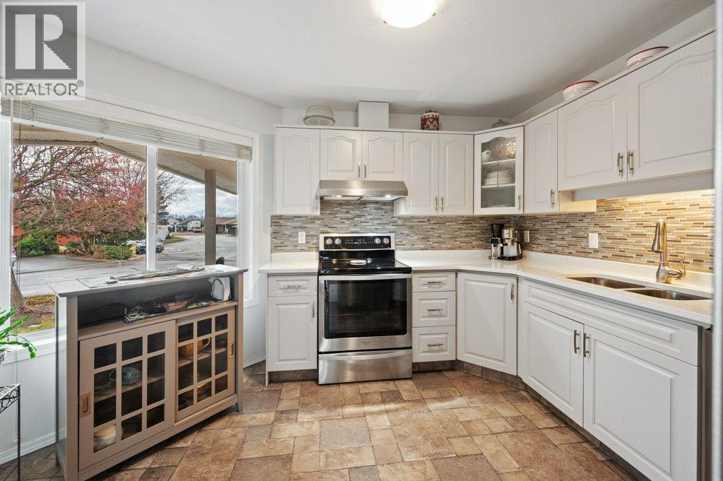 115 REDWING Place Unit# 12, Oliver