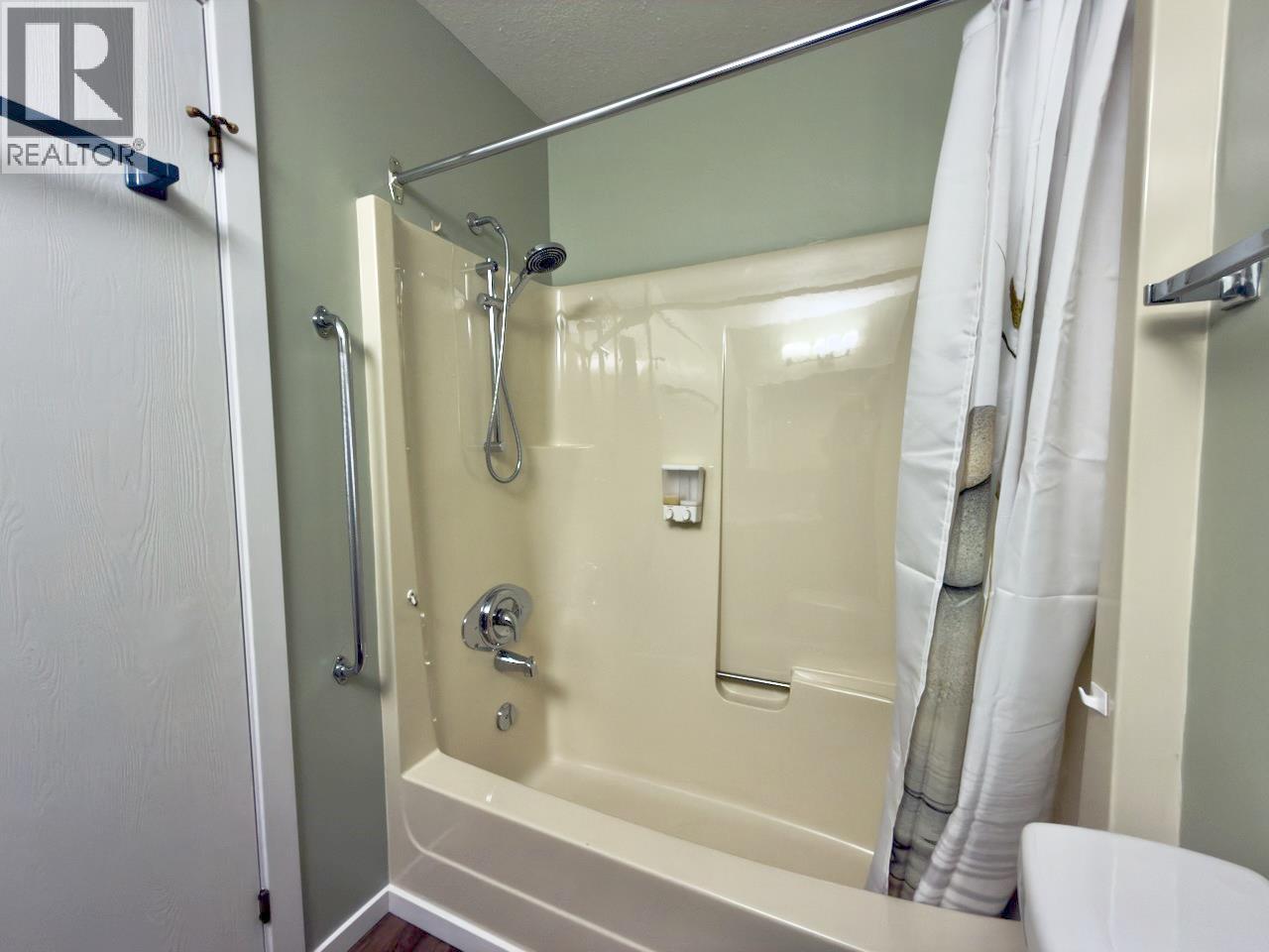 5852 Airport Street Unit# 2, Oliver