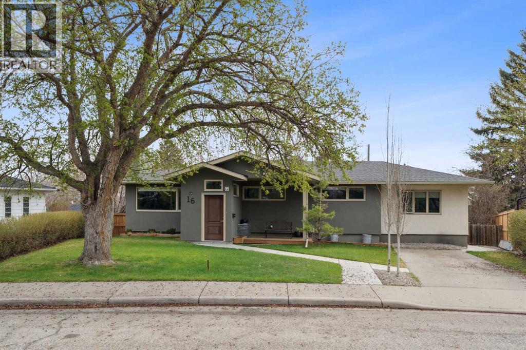 16 MEADOWLARK Crescent SW, Calgary, Alberta