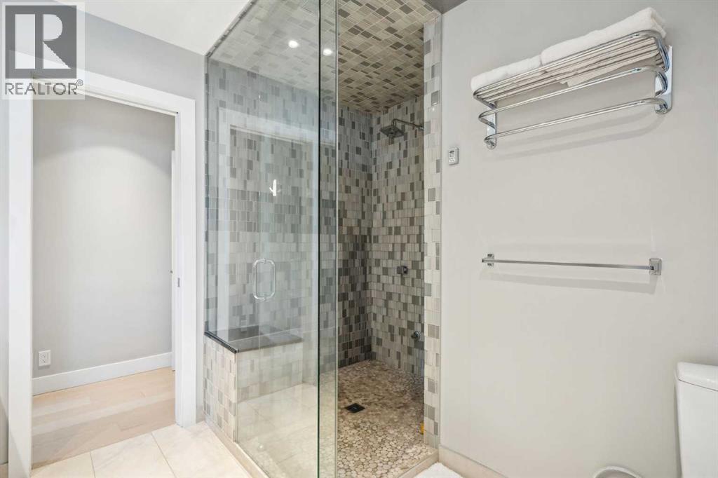16 MEADOWLARK CRESCENT SW - 17