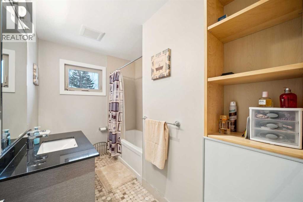 16 MEADOWLARK CRESCENT SW - 21
