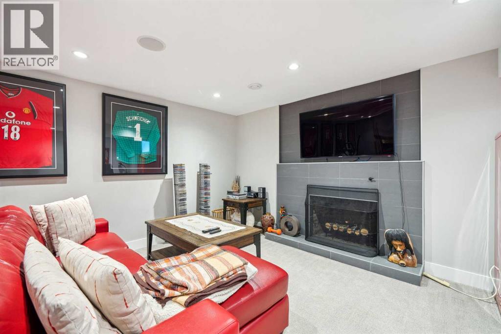 16 MEADOWLARK CRESCENT SW - 23