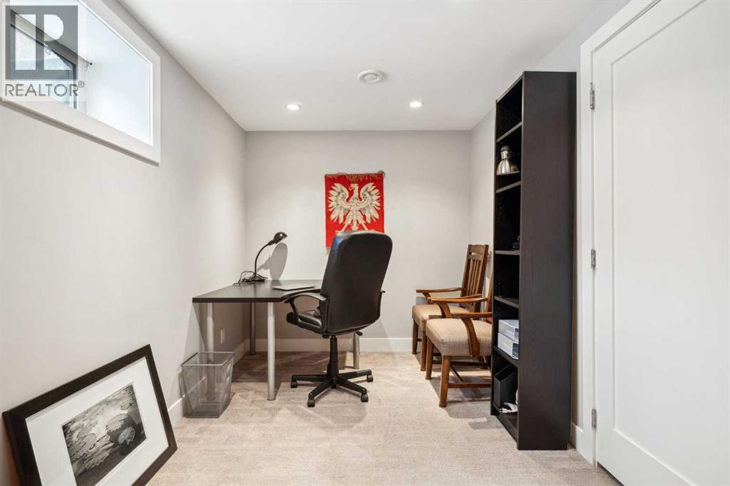 16 MEADOWLARK CRESCENT SW - 25