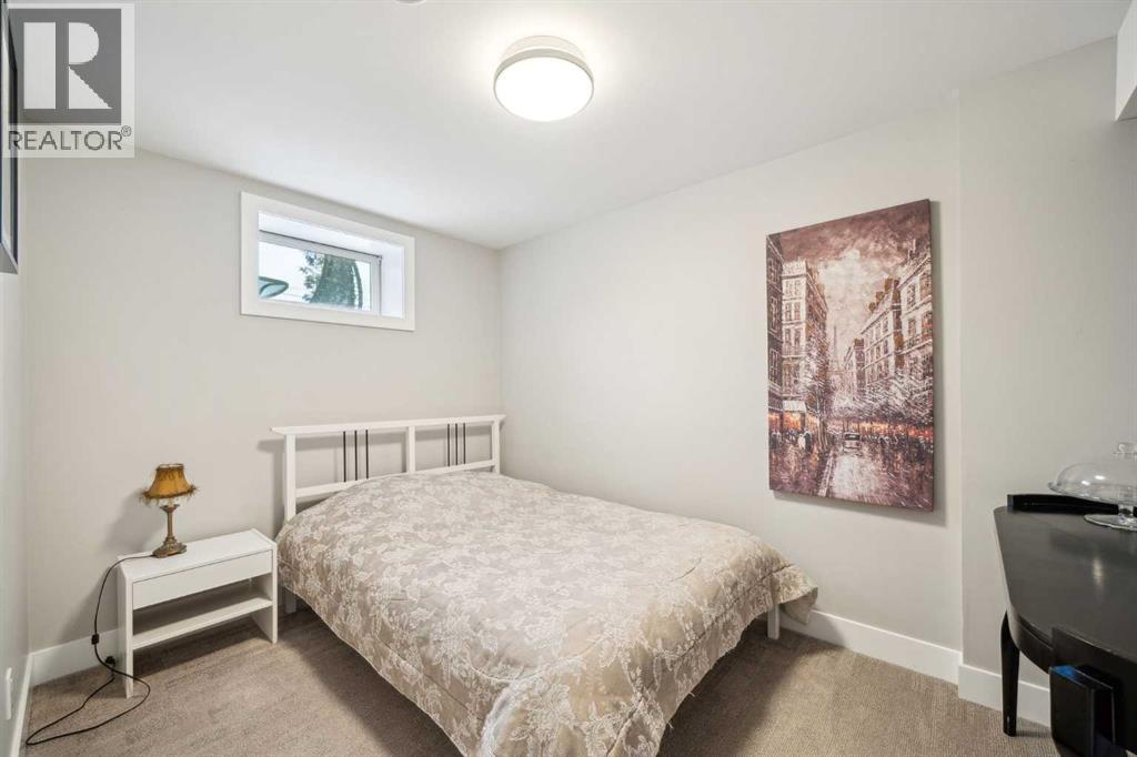 16 MEADOWLARK CRESCENT SW - 26