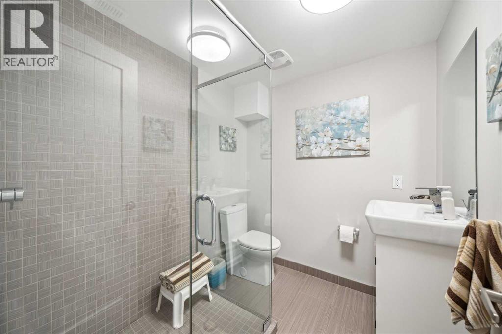 16 MEADOWLARK CRESCENT SW - 27