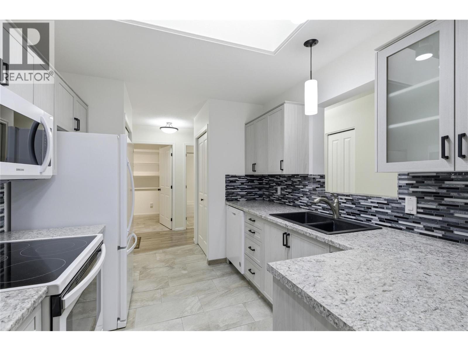 3858 Brown Road Unit# 305, West Kelowna