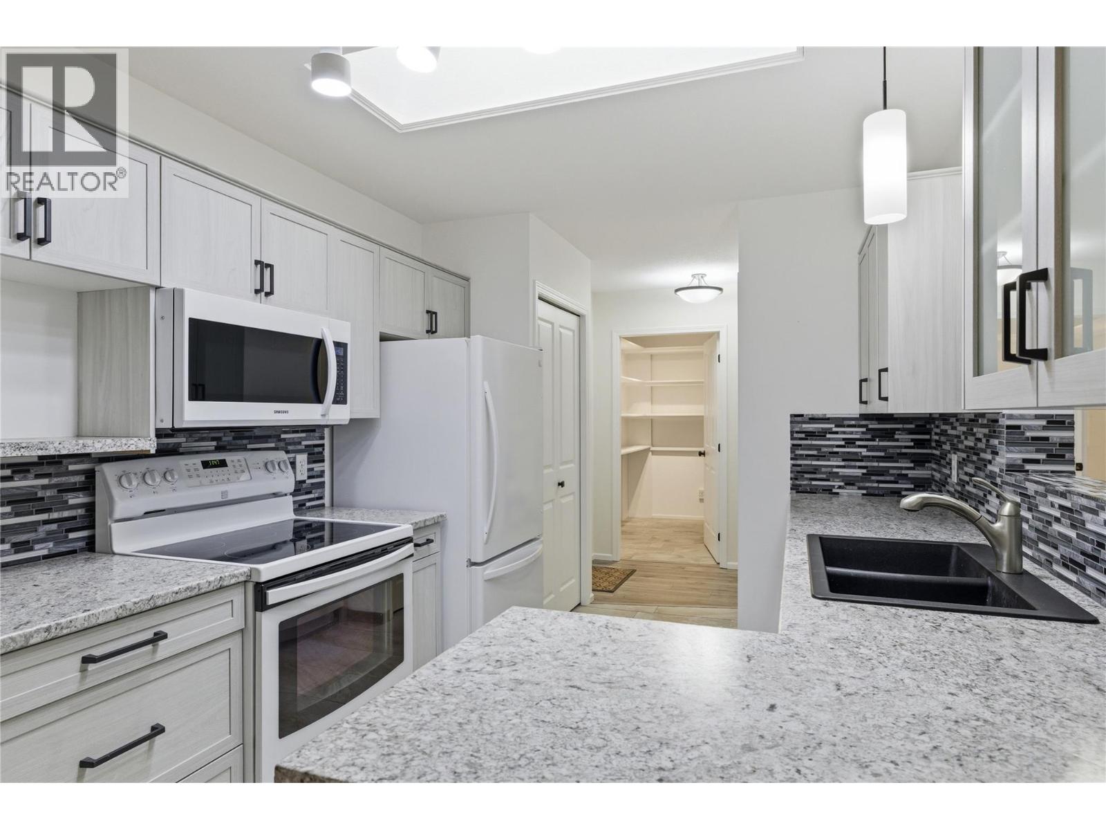 3858 Brown Road Unit# 305, West Kelowna