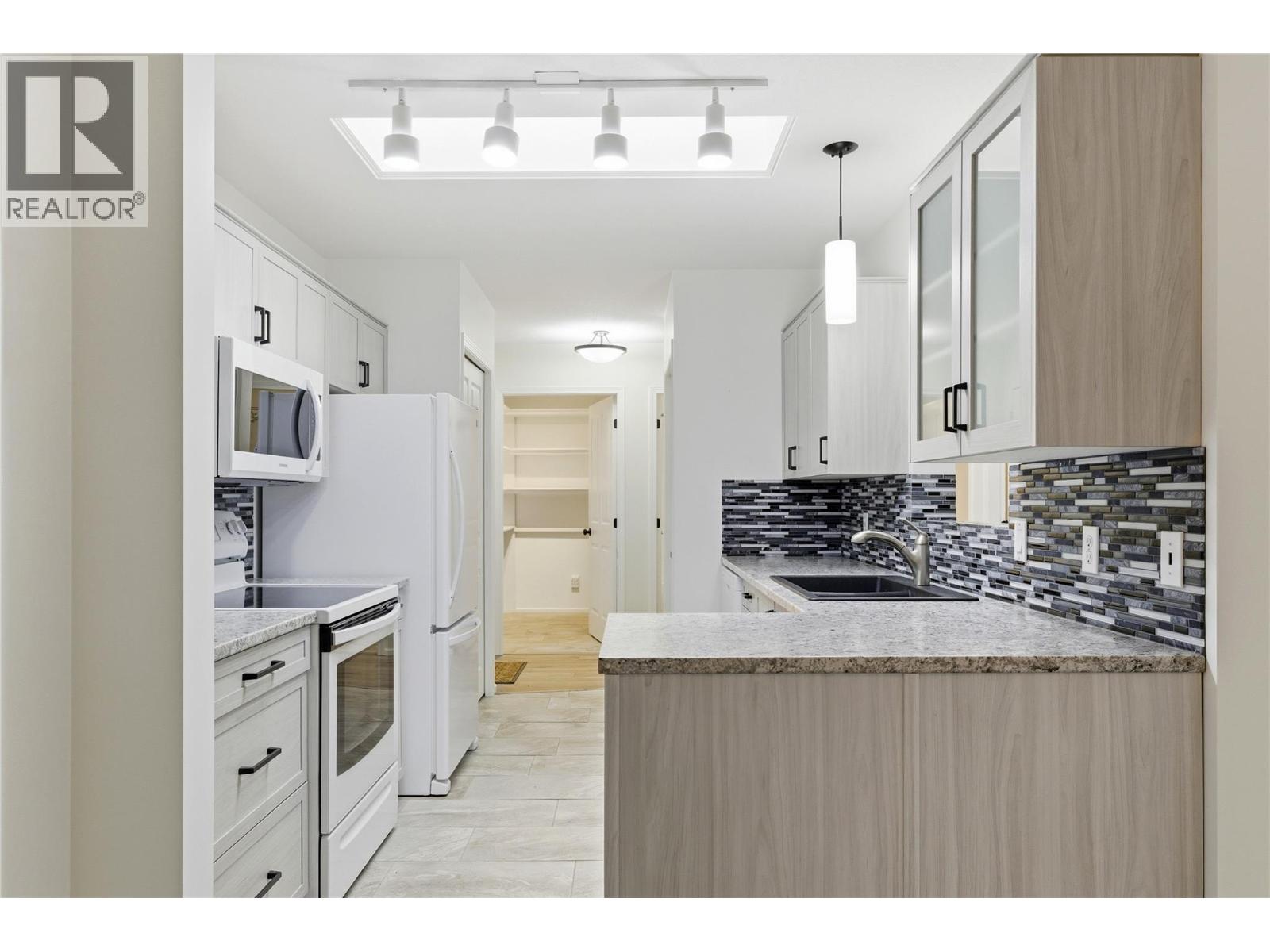 3858 Brown Road Unit# 305, West Kelowna