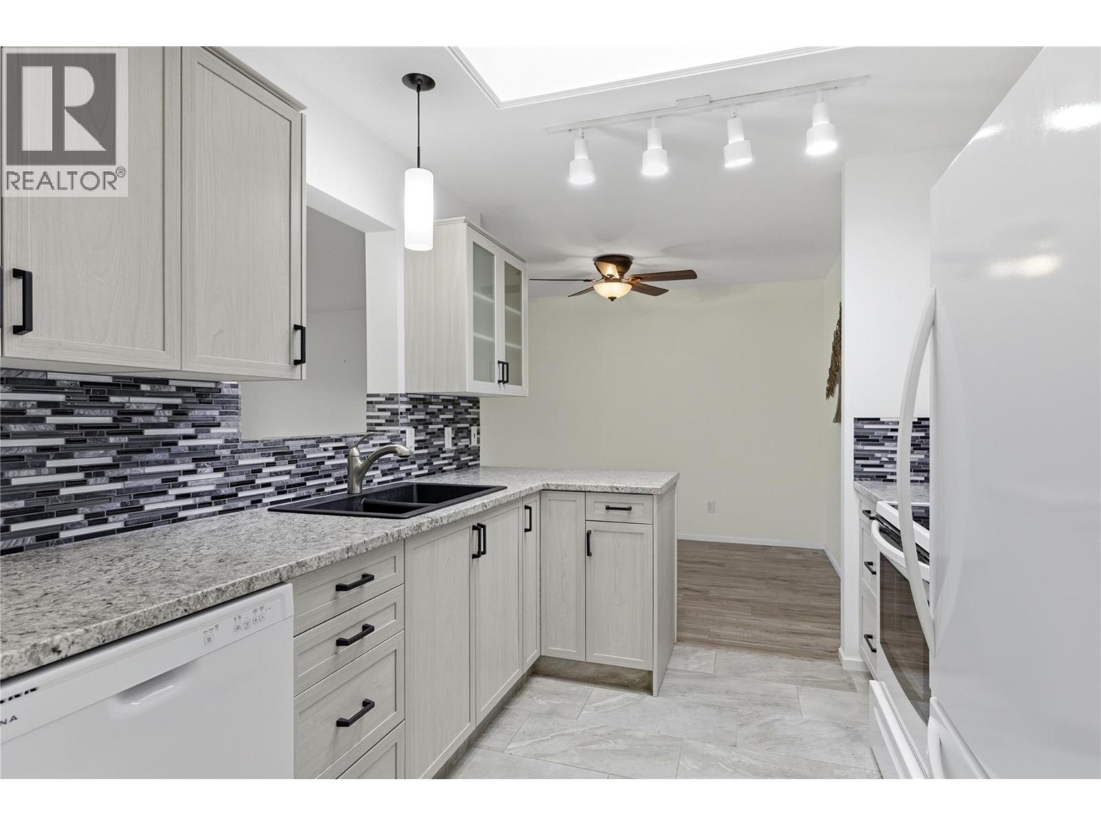 3858 Brown Road Unit# 305, West Kelowna