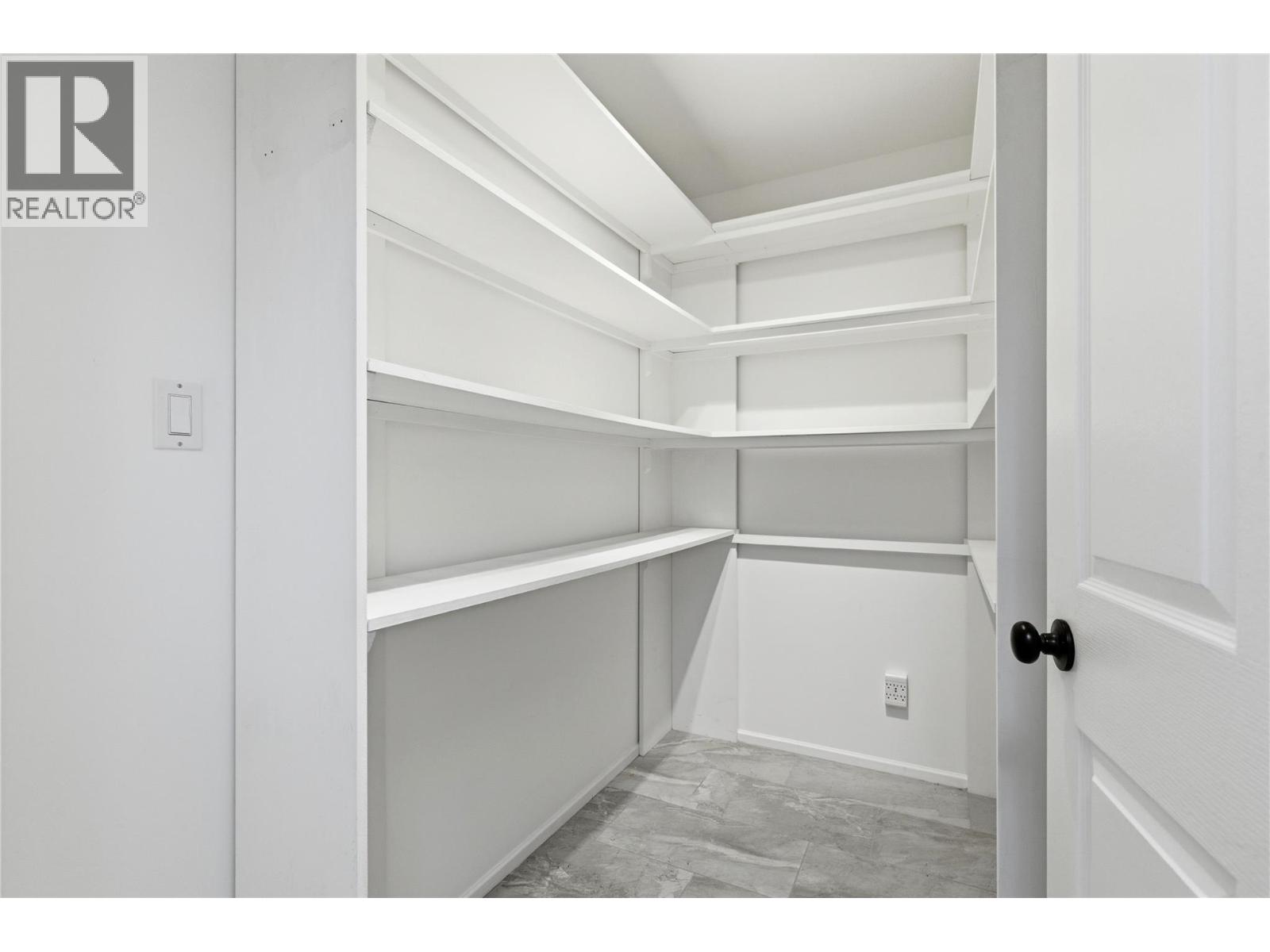 3858 Brown Road Unit# 305, West Kelowna