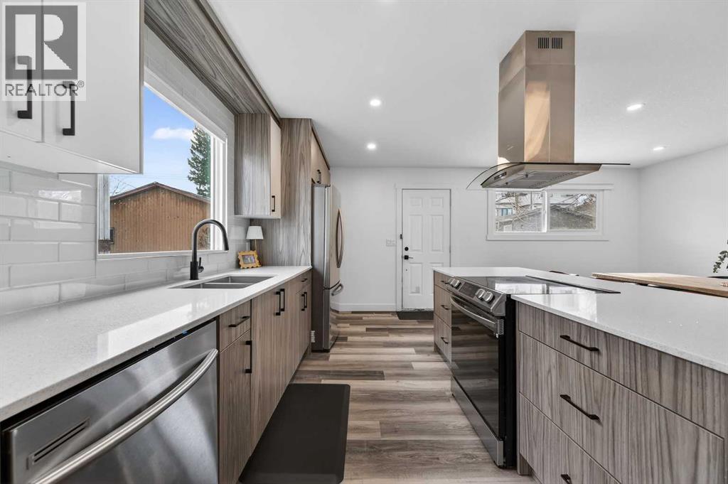 Single Family House 4 Level for Sale in   Avenue SW Shaganappi Calgary 