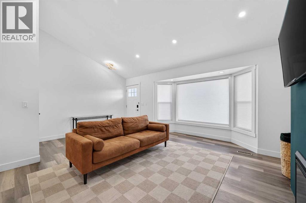 Single Family House 4 Level for Sale in   Avenue SW Shaganappi Calgary 