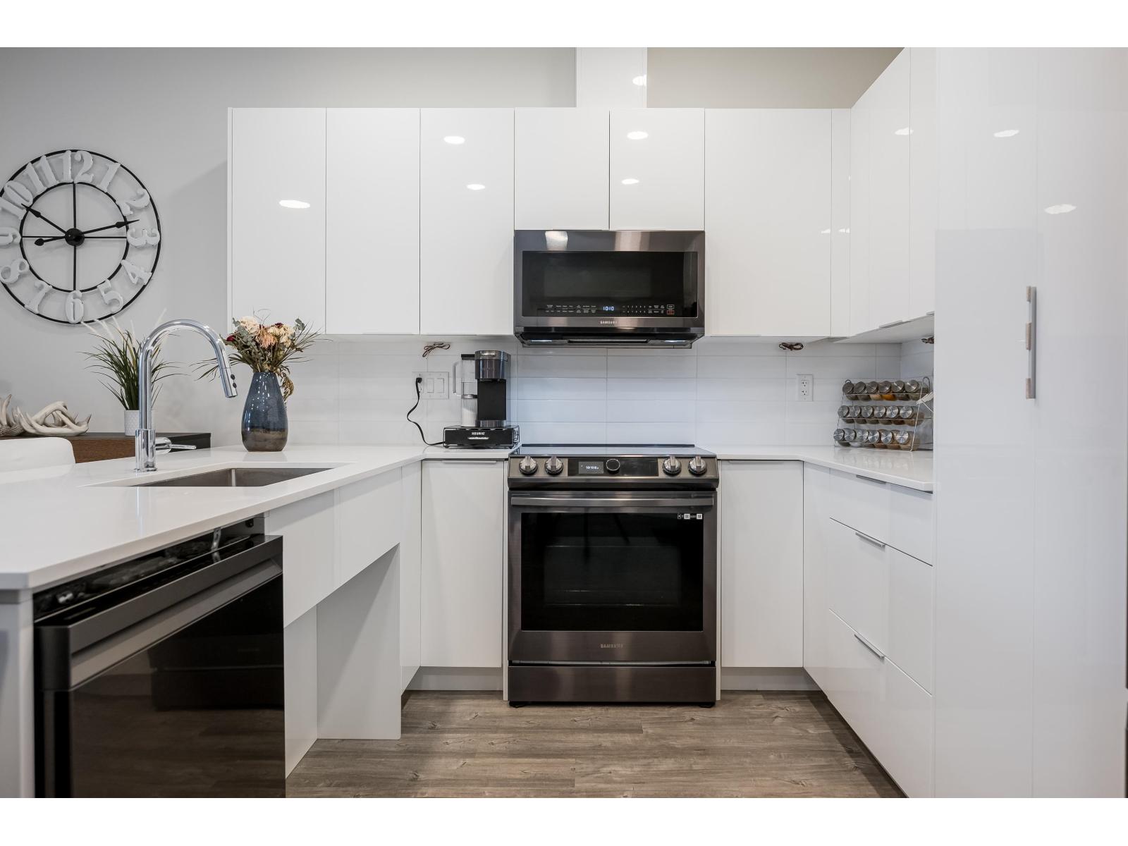 214 9450 ROBSON STREET, Chilliwack Proper West, Chilliwack