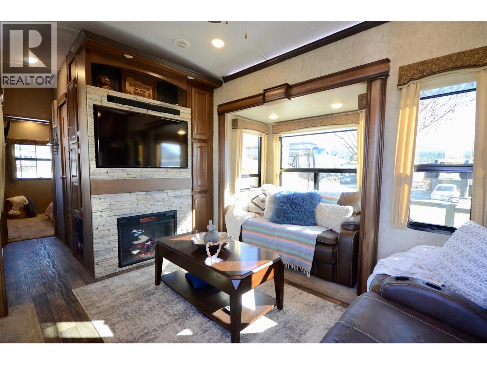 #573-415 Commonwealth Road, Kelowna