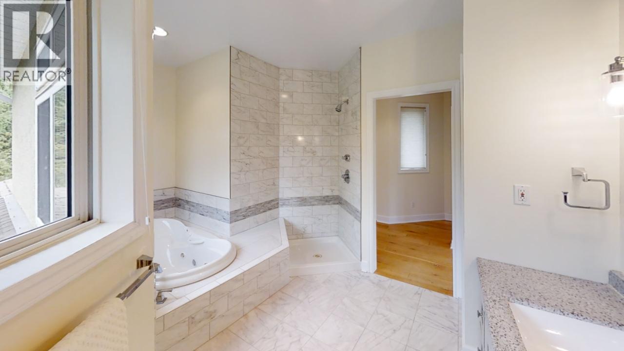 245 Rainbow Ridge Road, Procter