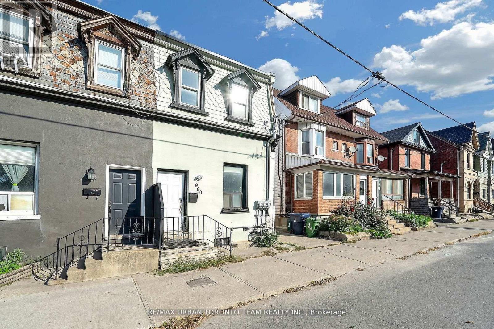 Listing photo of MAIN - 880 DUNDAS STREET E