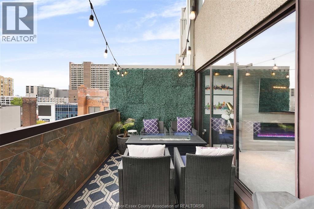#708 380 PELISSIER STREET - 16