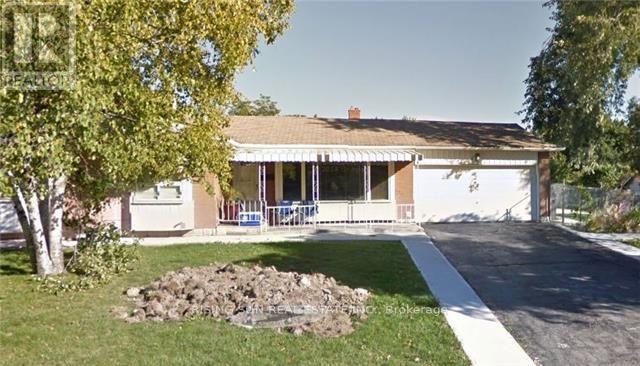 2 GLEBE CRESCENT