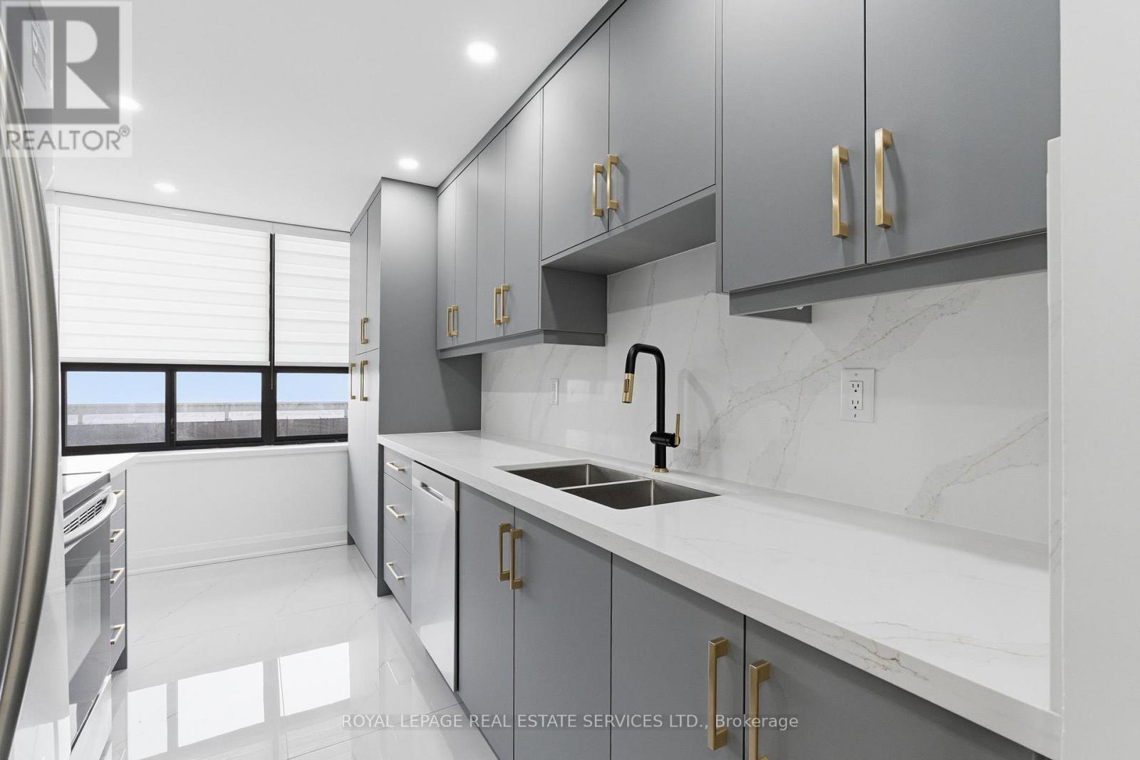 #2605 18 KNIGHTSBRIDGE ROAD - 17