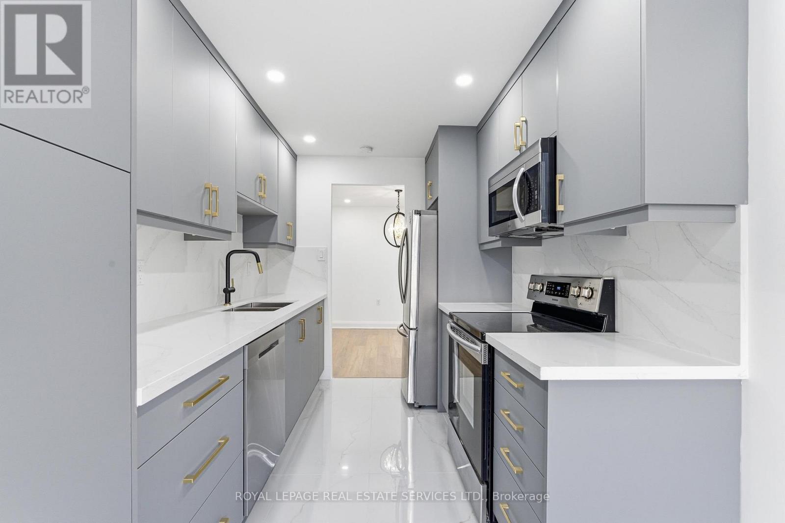 #2605 18 KNIGHTSBRIDGE ROAD - 19