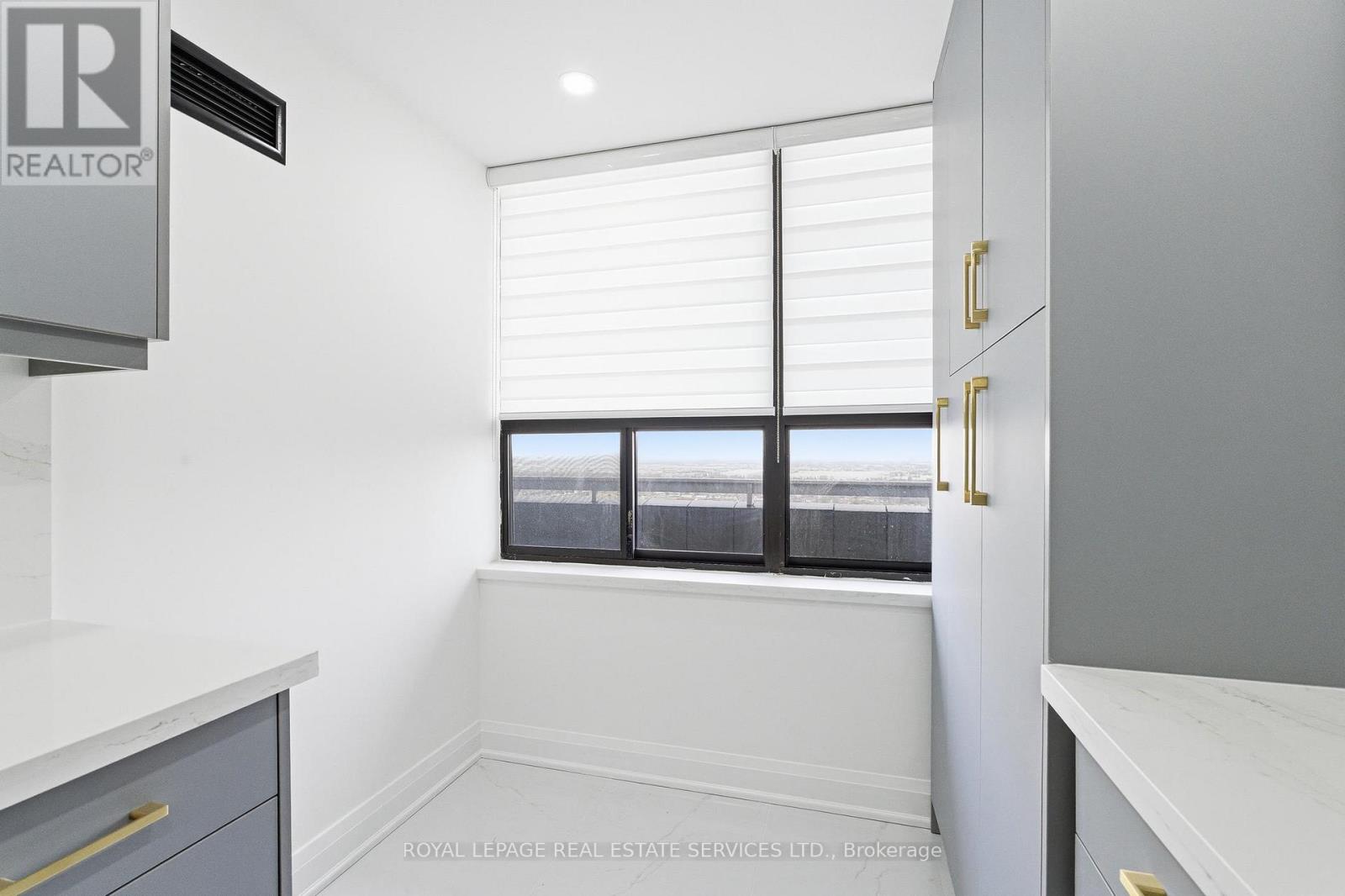 #2605 18 KNIGHTSBRIDGE ROAD - 21