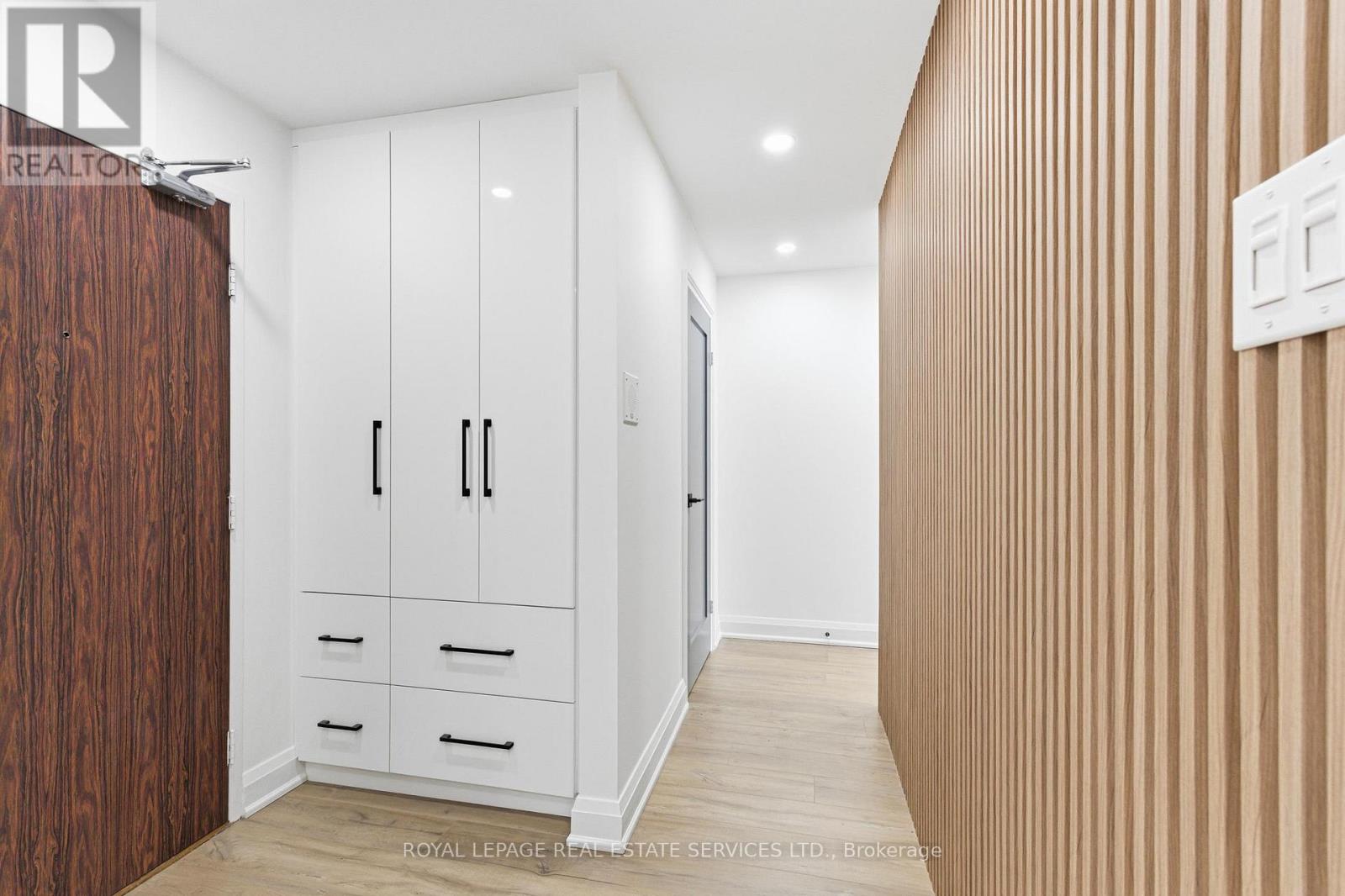 #2605 18 KNIGHTSBRIDGE ROAD - 22