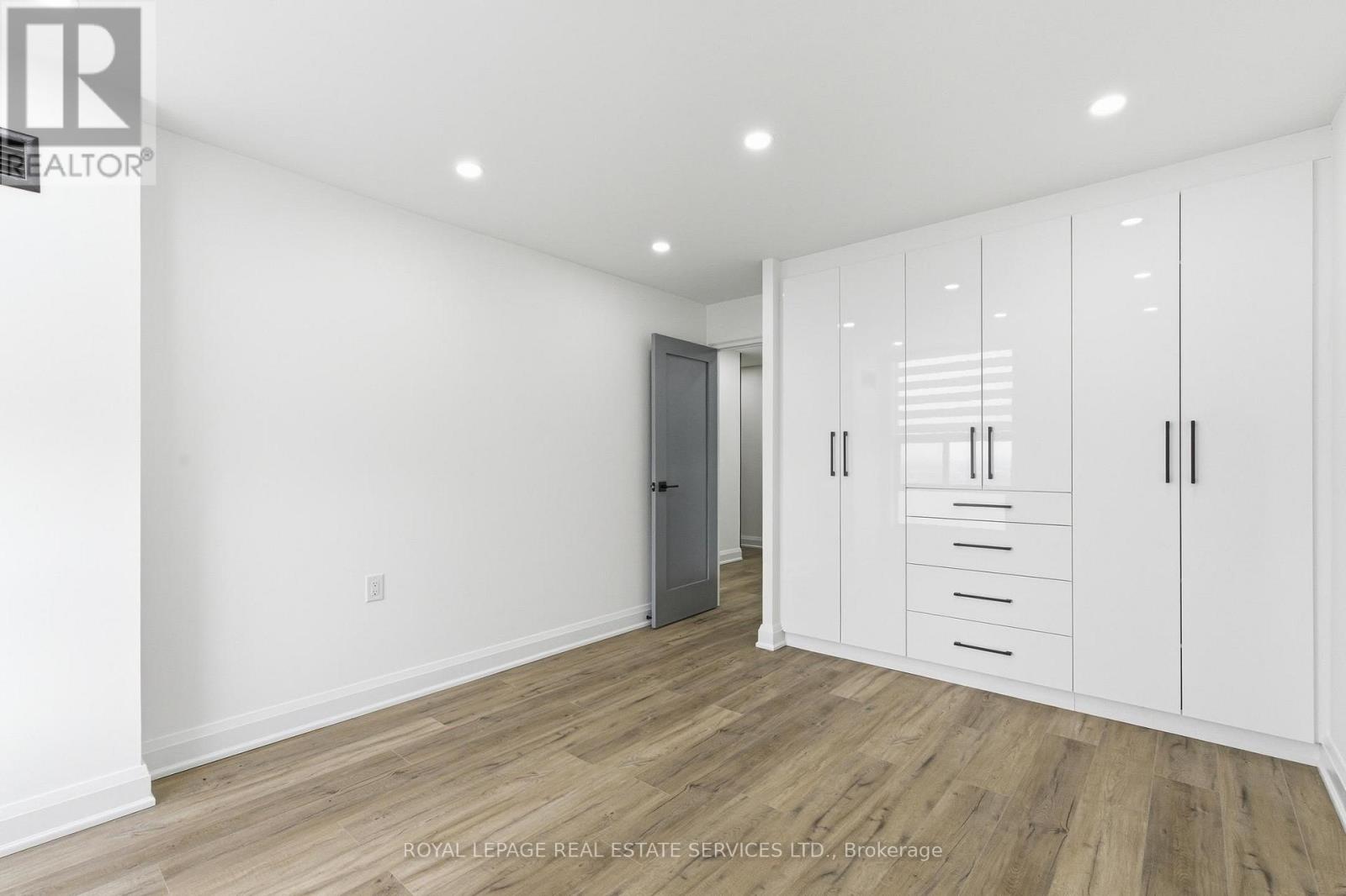 #2605 18 KNIGHTSBRIDGE ROAD - 28