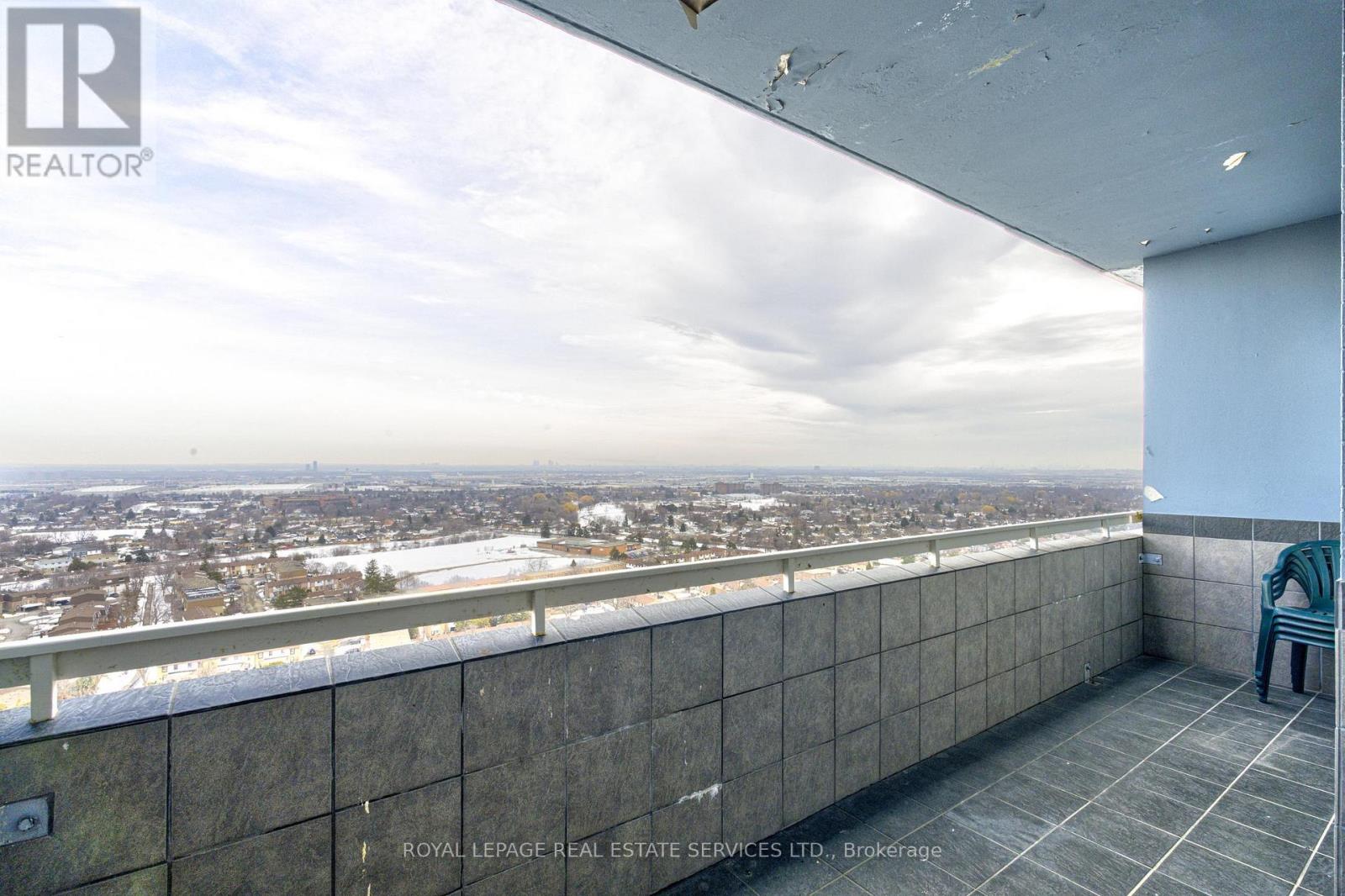 #2605 18 KNIGHTSBRIDGE ROAD - 32