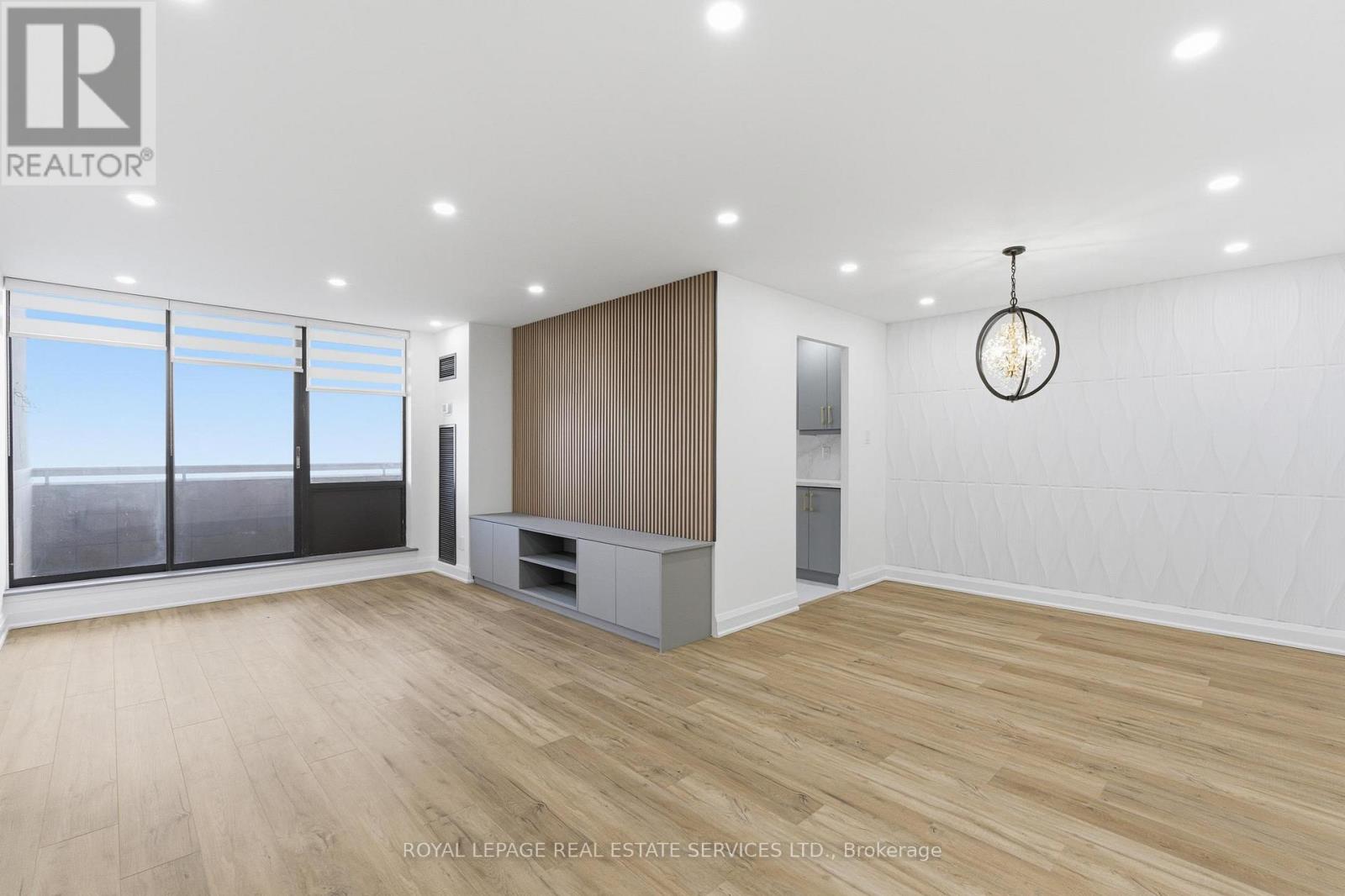 #2605 18 KNIGHTSBRIDGE ROAD - 6