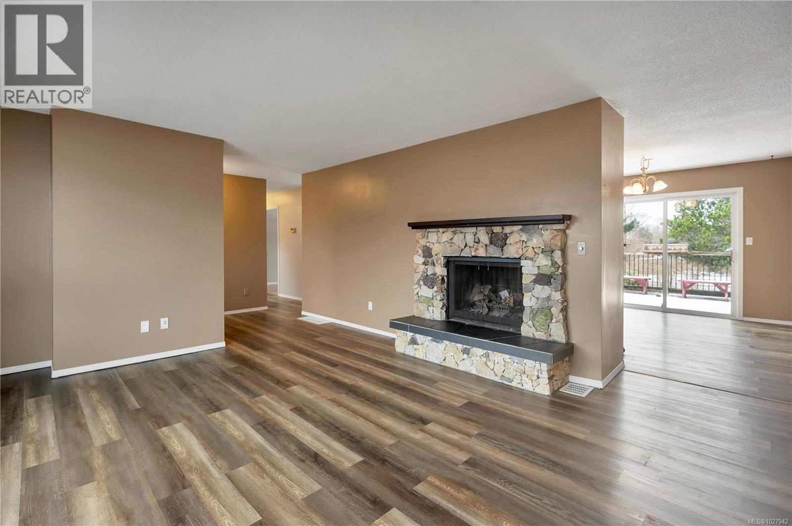 400 Englewood Dr - 3