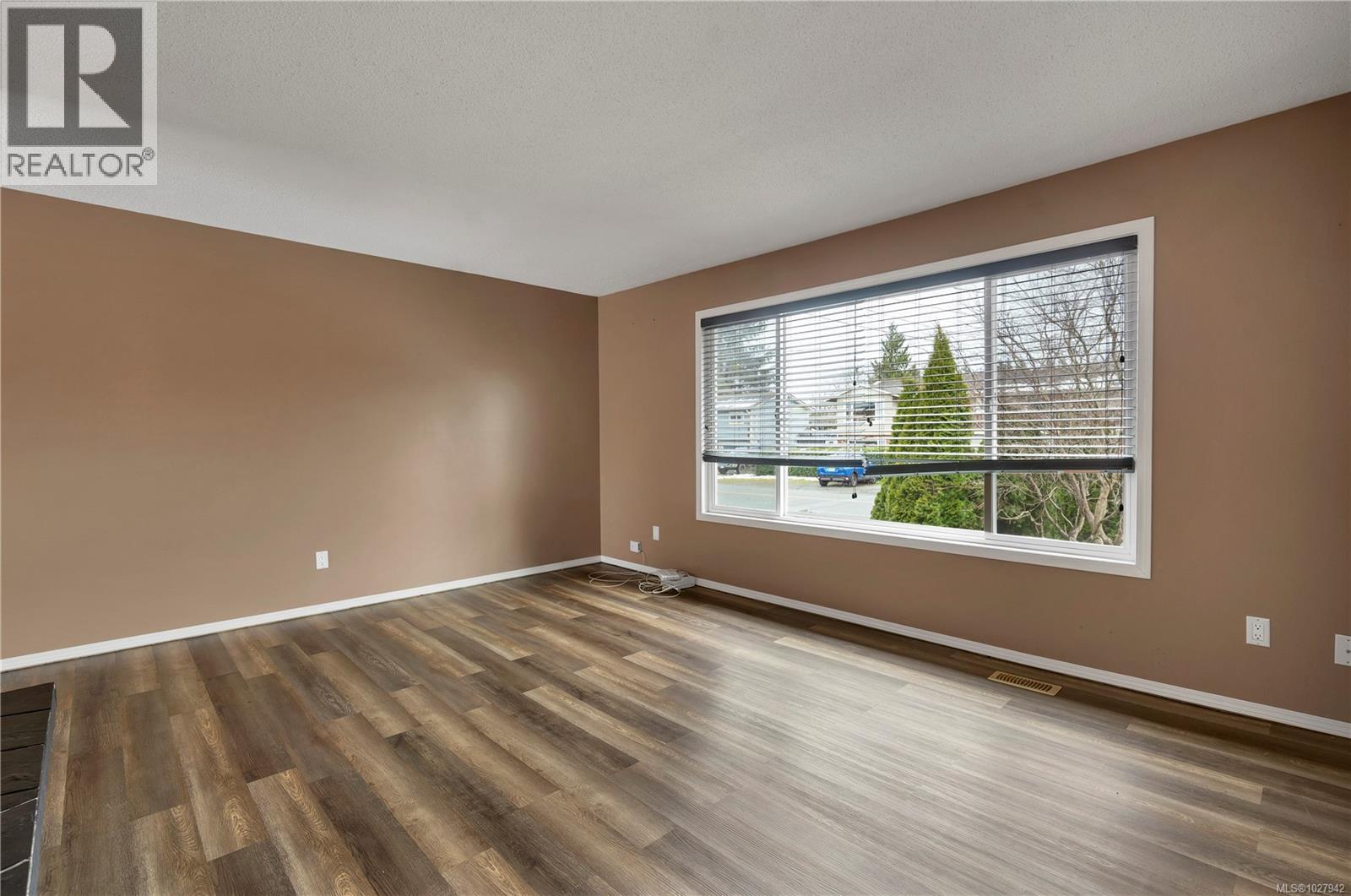 400 Englewood Dr - 4